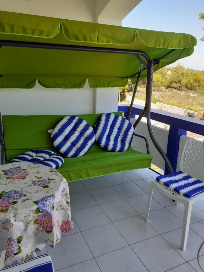 Apartment Kamelia Vir Luaran gambar