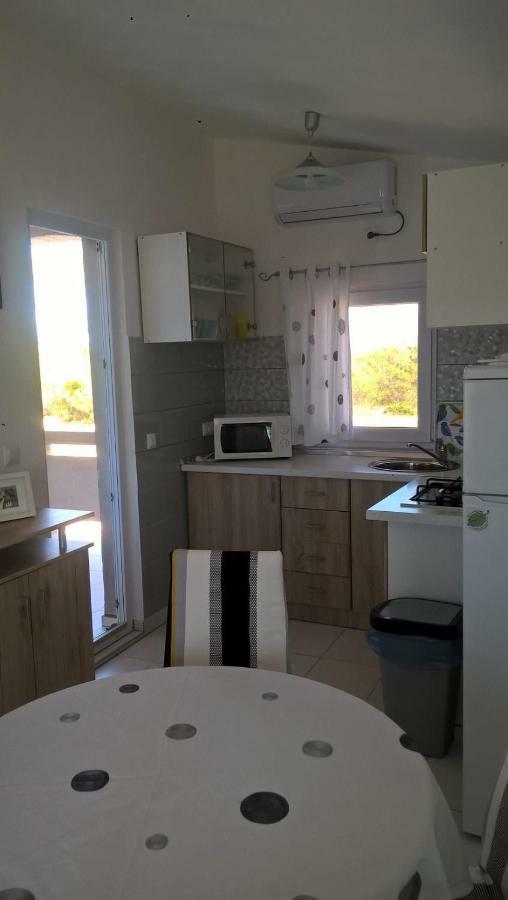Apartment Kamelia Vir Luaran gambar